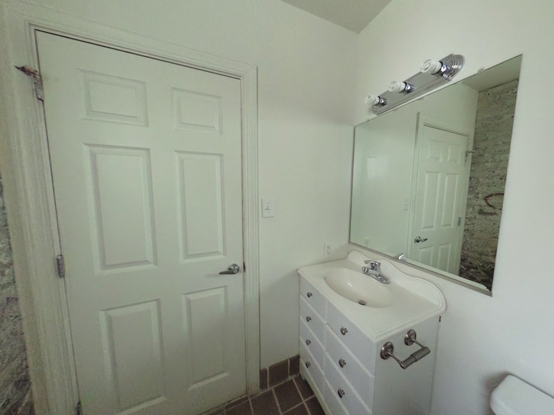 Photo - 301 Goshen Street