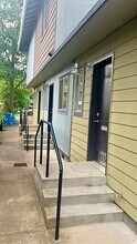Building Photo - 4934-4942-4942 NE 32nd Pl