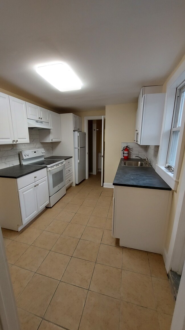 Building Photo - Carriage Apartments