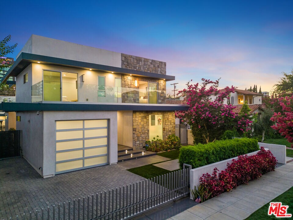 Foto principal - 6410 Lindenhurst Ave