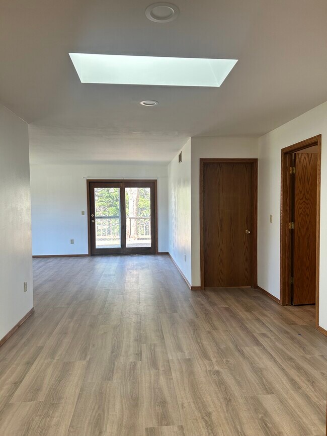 Foto del edificio - 3430 Rosewood Dr