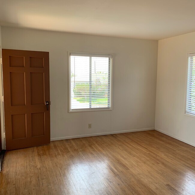 Living Room - 521 Almora St