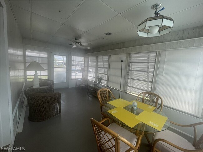 Foto del edificio - 14715 Patrick Henry Rd
