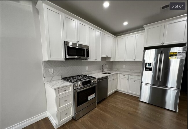 Building Photo - 14 Mount Hood Rd