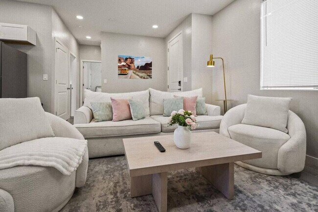 Foto del edificio - 6612 W Paradise Ln