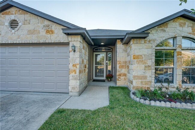 Building Photo - 1003 Clayton Dr