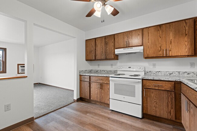 Foto del edificio - Mayville Heights Apartments is a convenient 55+ senior living community with HEAT AND WATER INCLU...