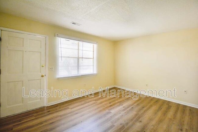 Foto del edificio - 1611 Jessamine Rd