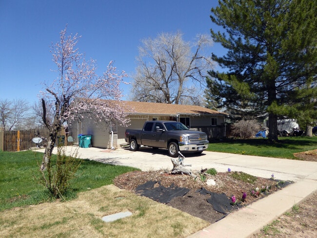 Building Photo - 2138 Primrose Dr