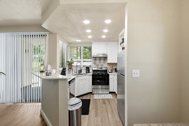 Building Photo - Oak Creek at Gilcrease