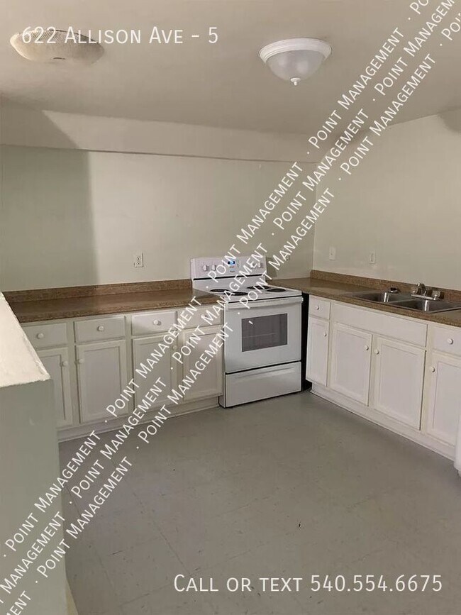 Building Photo - Cozy 1 bedroom Basement Apartment