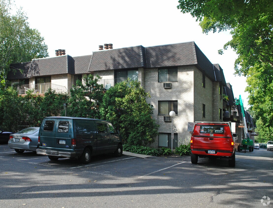 Primary Photo - 107 N Broadway