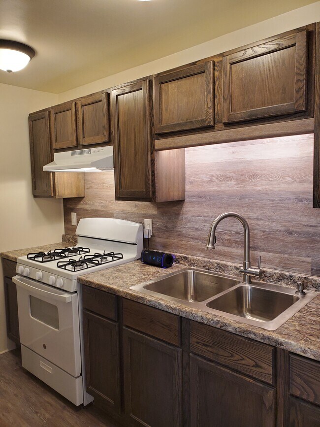 Kitchen - 506 S Pershing St