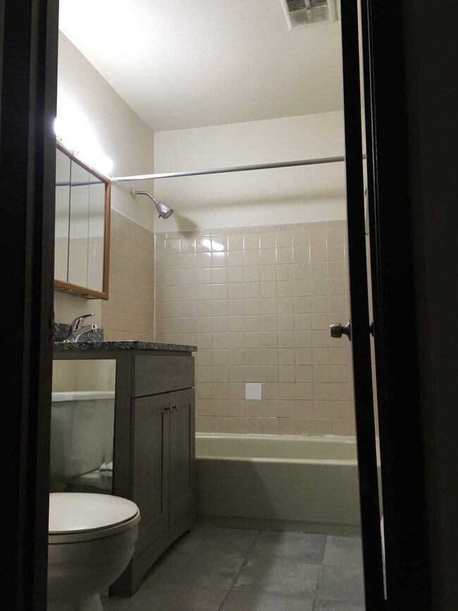 Foto del edificio - 1517 N Silver Ln
