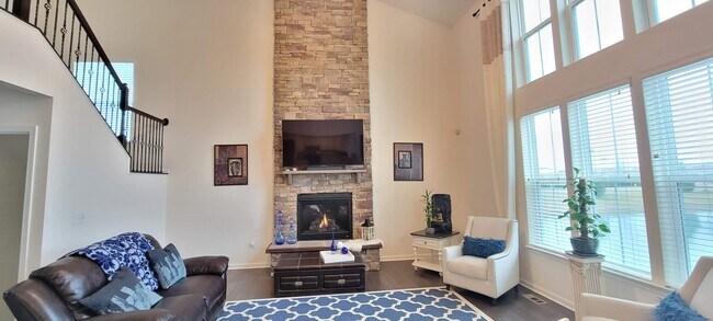 Building Photo - 6400 Brandon Dr