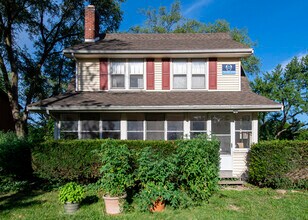 Building Photo - 785 N Maple Rd