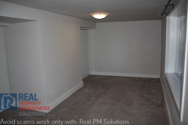 Building Photo - 4322 SW Hamilton Terrace