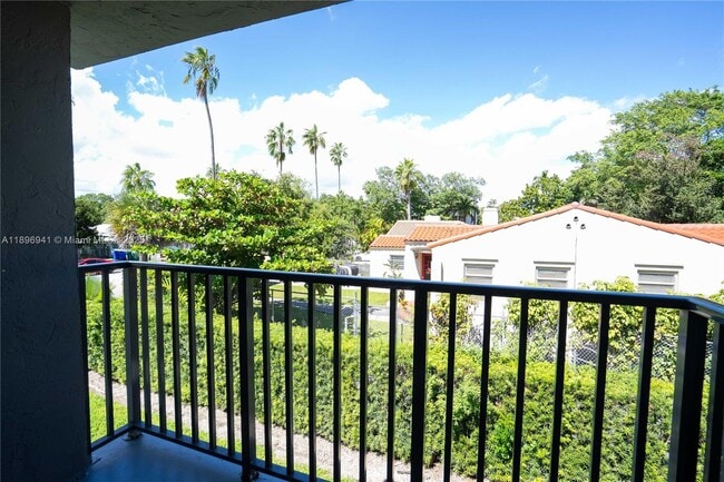 Building Photo - 465 NE 59th St