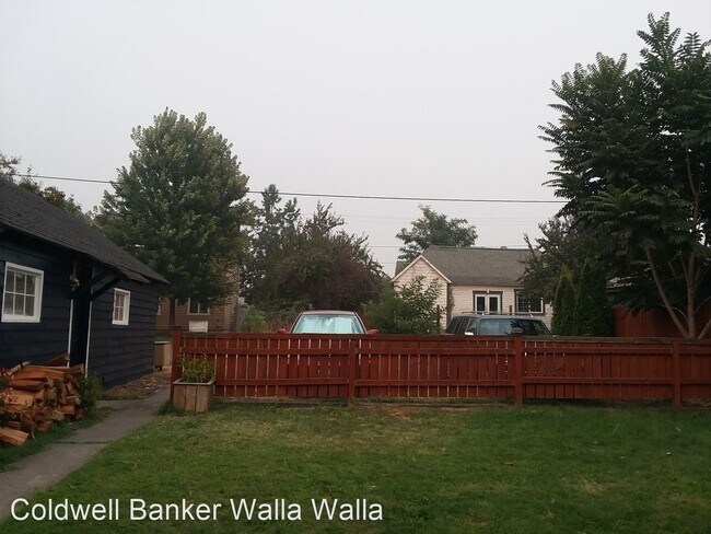 Building Photo - 2 br, 1 bath House - 526 N. 6th