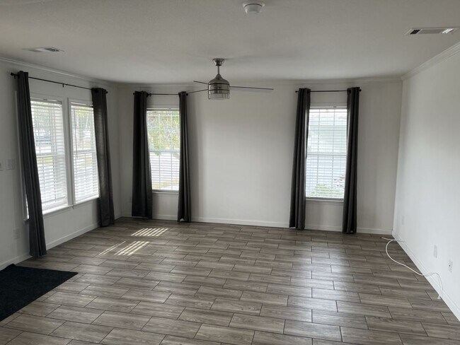 Foto del edificio - 300 Peck St