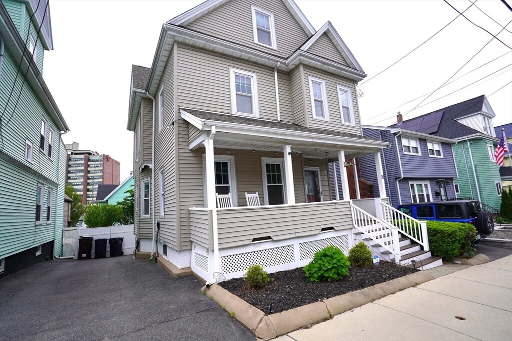 Primary Photo - 18 Henry St