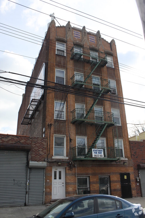 Foto del edificio - 258 Soundview Ave