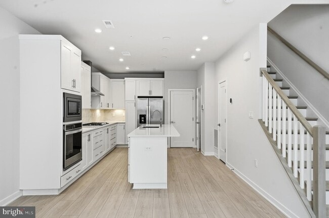 Building Photo - 7488 Backett Wood Ter