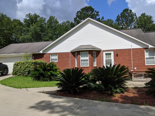 Building Photo - 1137 C V Mosley Blvd