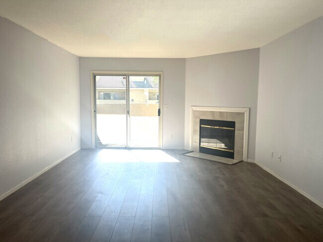 Building Photo - 5881 Gloria Dr