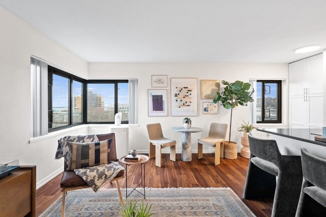 Dining Space at Skye at Belltown Apartments in Seattle, WA 98121 - Skye Apartments