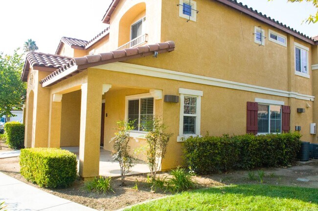Foto del edificio - 25848 Iris Ave