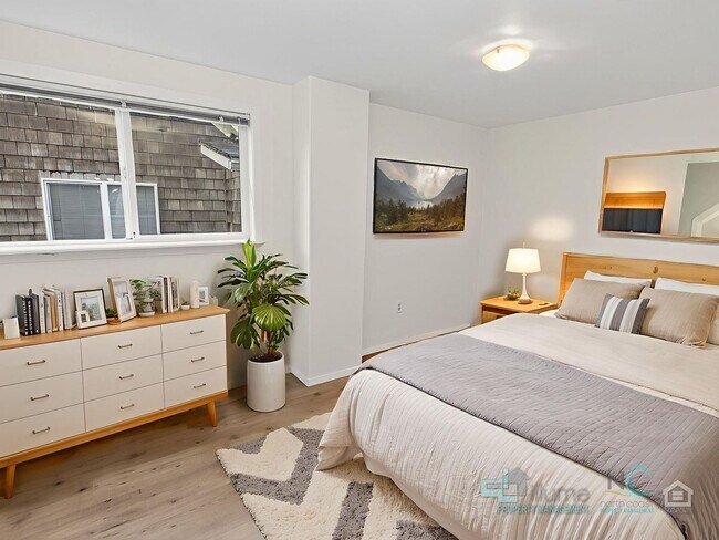 Foto del edificio - $500 OFF SUMMER MOVE-IN SPECIAL - $2,700 3 BED/1.5 BATH!!!