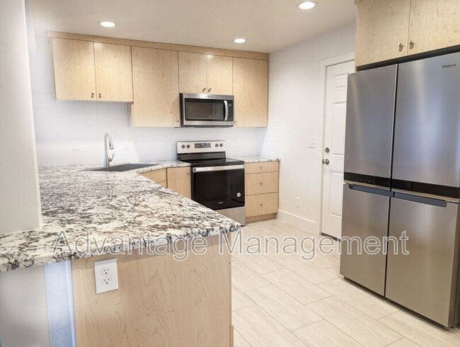 Building Photo - 469 E Elm St