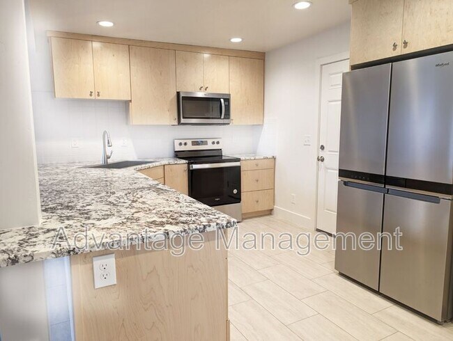 Foto del edificio - 469 E Elm St