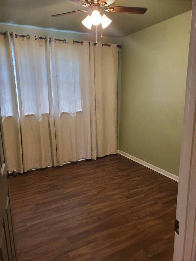 Building Photo - 380 Oriole Dr