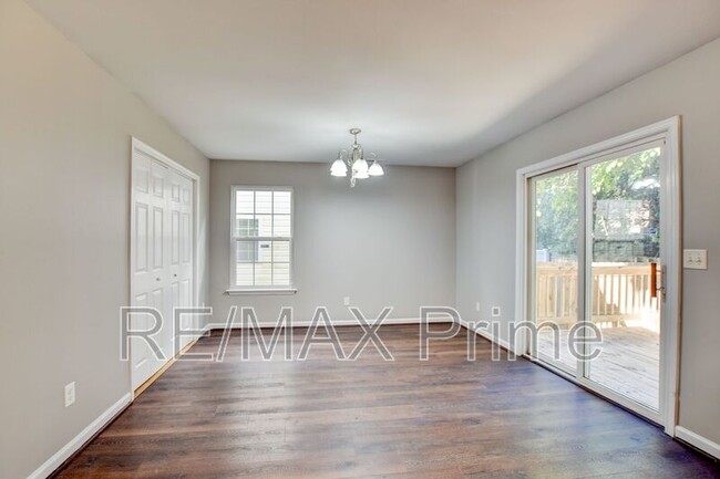 Building Photo - 960 Railroad Ave