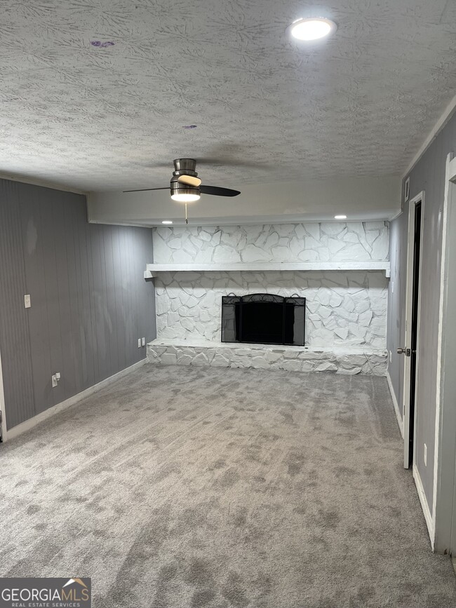 Building Photo - 235 Deerfield Dr