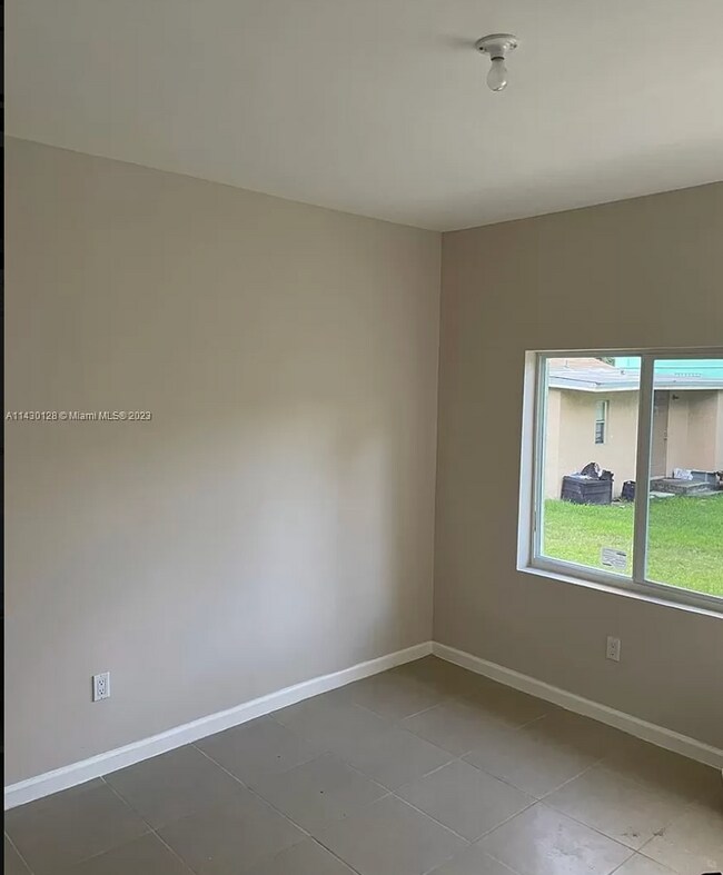 Foto del edificio - 8321 NE Miami Ct