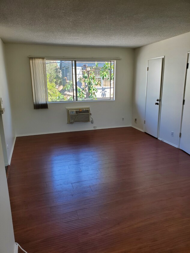 Foto principal - 520 N W Knoll Dr
