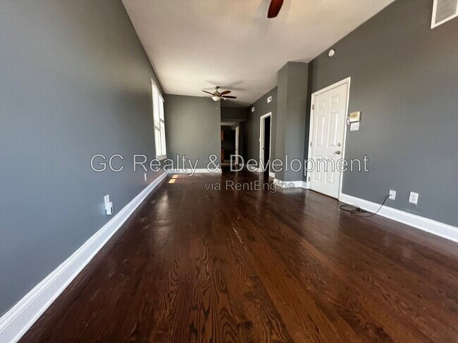 Foto del edificio - 2840 N Maplewood Ave