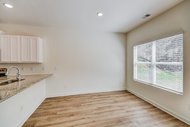 Foto del edificio - 14 Deer Creek Dr