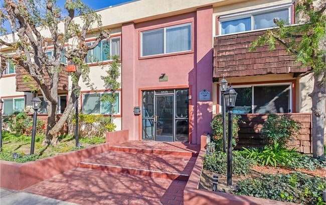 Building Photo - 5414 Newcastle Ave