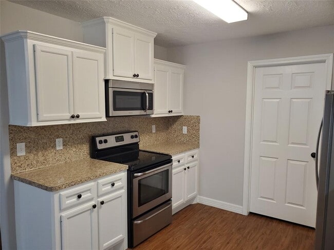 Building Photo - 1071 Mann Rd