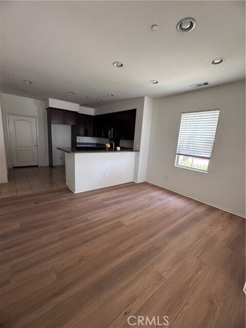Foto del edificio - 961 Sweetbriar Ln