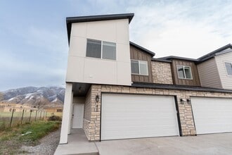 Building Photo - 48 410 W