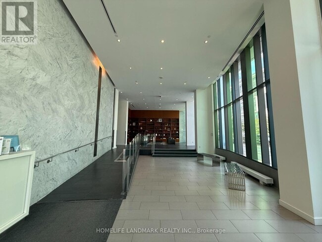 Building Photo - 170-1170 Fort York Blvd