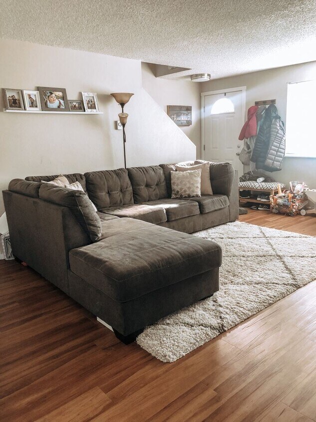 Primary Photo - 560-560 U St