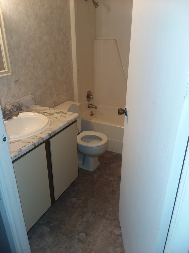 Building Photo - Konigsburg Red Deer, LLC