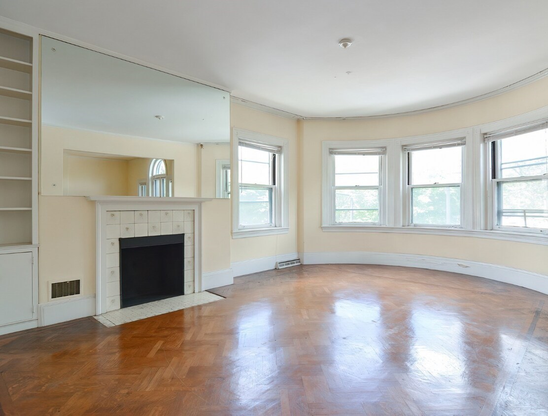 Building Photo - 923 Beacon St