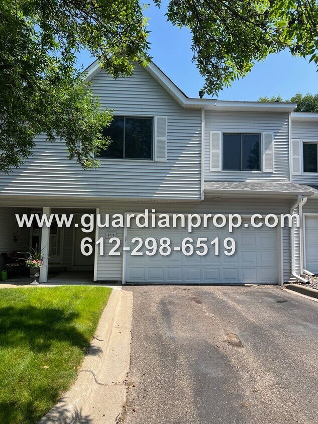 Primary Photo - Townhouse Available October 1, Open Floor ...